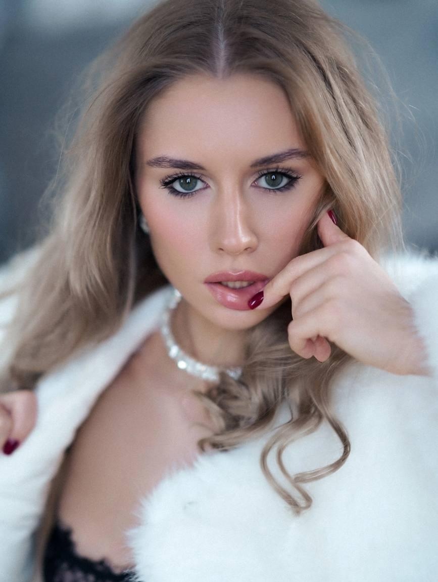 Инна привлекательная девушка из Красноуфимска цена от 6000 руб